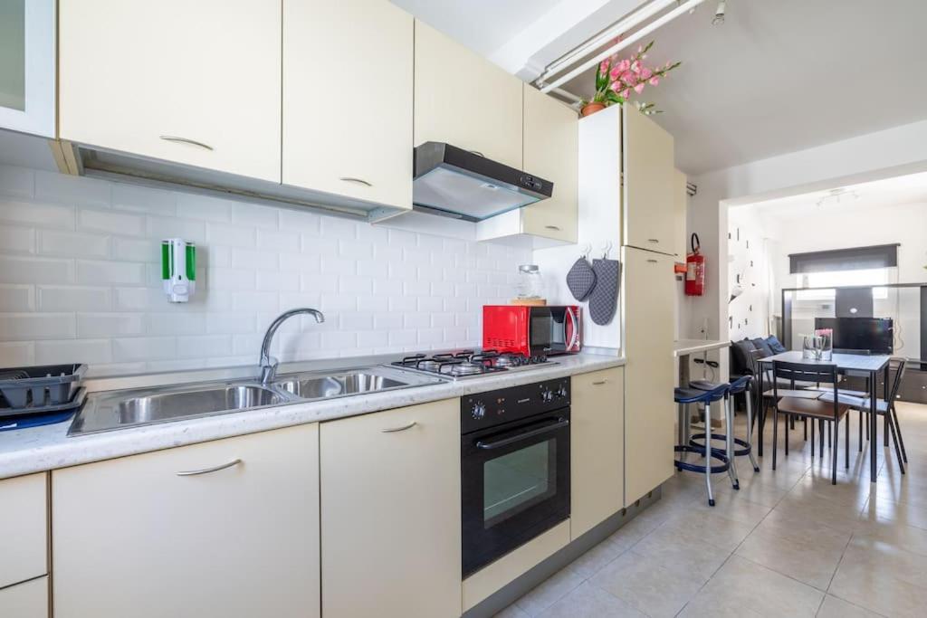 Appartamento Casa Gemelli - Metro Per Il Centro Di - Roma